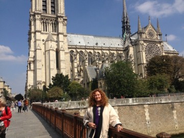 Notre Dame cathedral is just around the corner from Linda’s new French publisher, Le Courrier du Livre, which will release all four of her books in translation over the next year. (The French version of The Tao of Equus is now available.) 